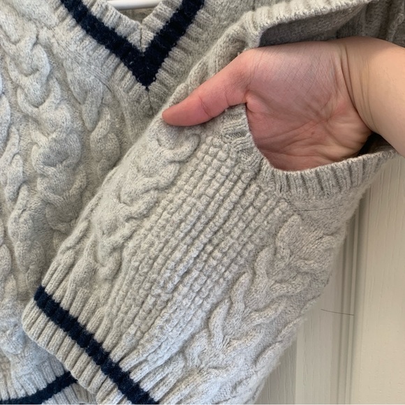 aritzia/sunday best cropped sweater vest - Picture 3 of 7